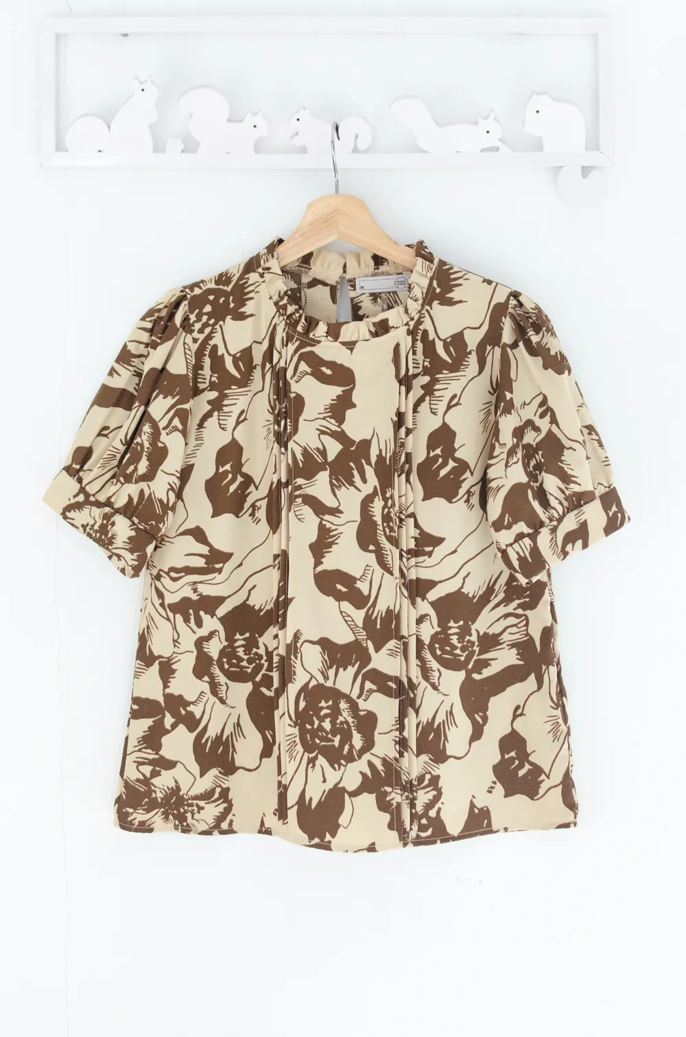 Alternative view of MT0404 Ruff Collar Balloon Sleeve Blouse – Choco Latte