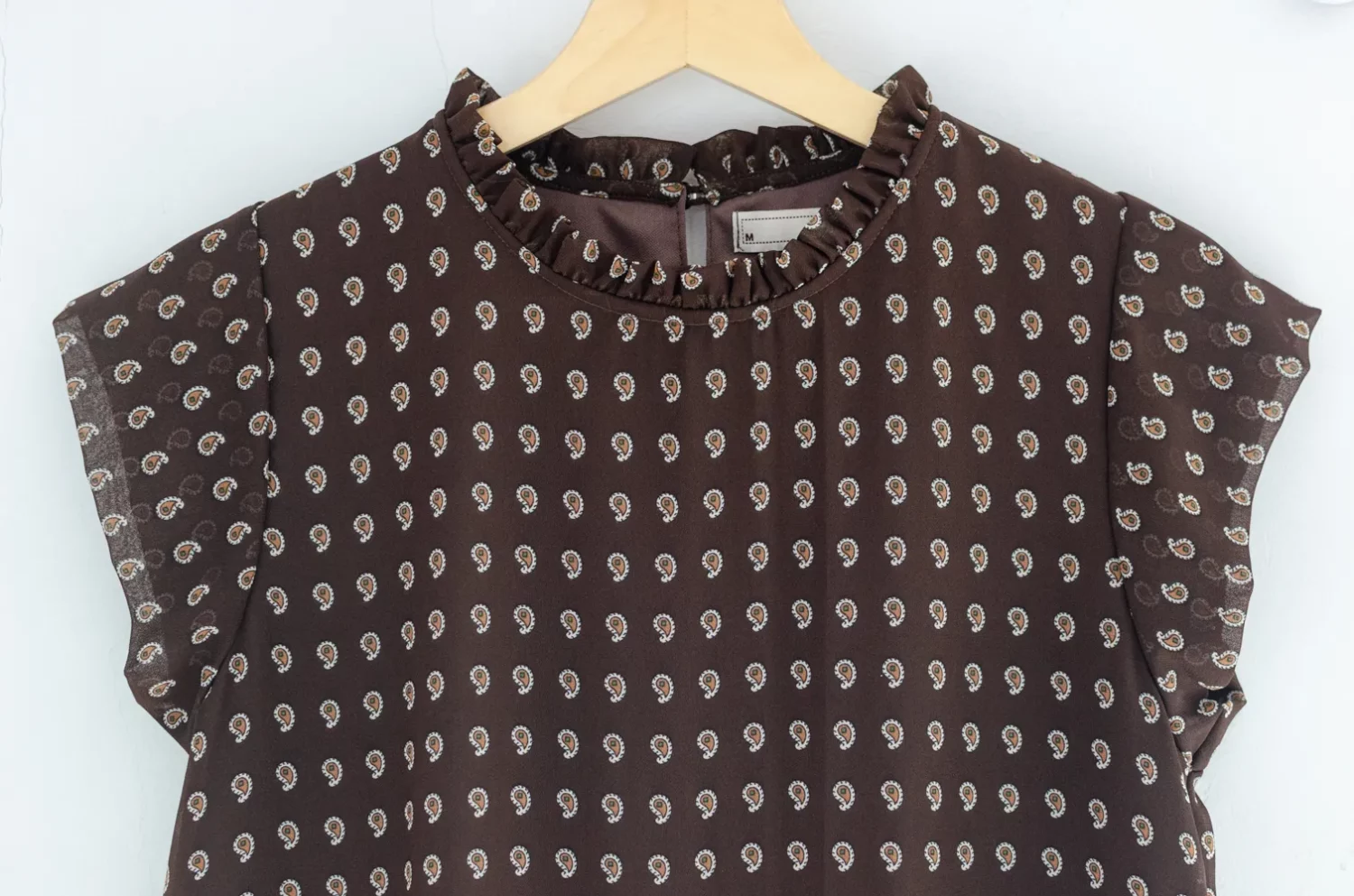 MT2758 Ruff Collar Cap Sleeve Paisley Blouse – Brown - Image 3