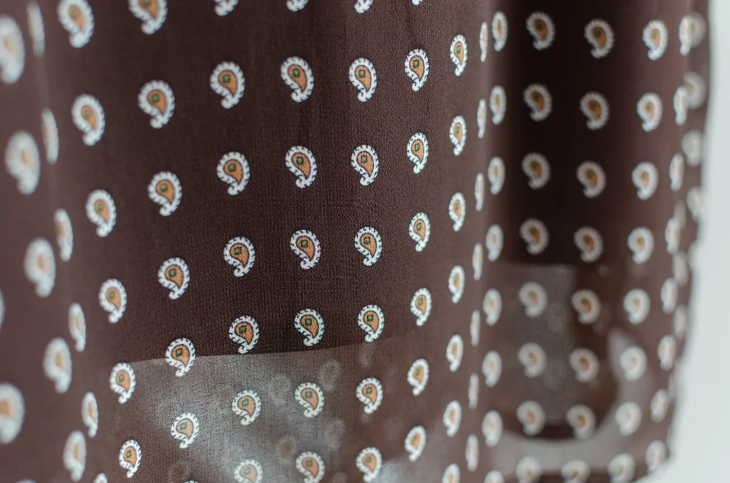 MT2758 Ruff Collar Cap Sleeve Paisley Blouse – Brown - Image 6
