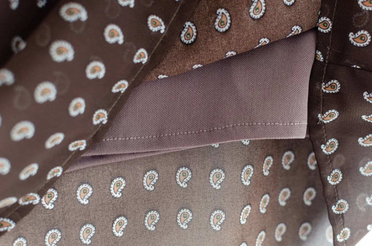 MT2758 Ruff Collar Cap Sleeve Paisley Blouse – Brown - Image 7