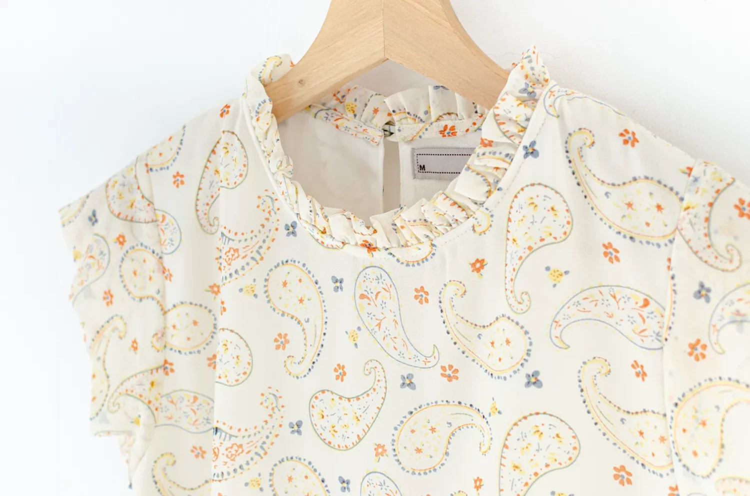 MT2758 Ruff Collar Cap Sleeve Paisley Blouse – Vanilla - Image 3