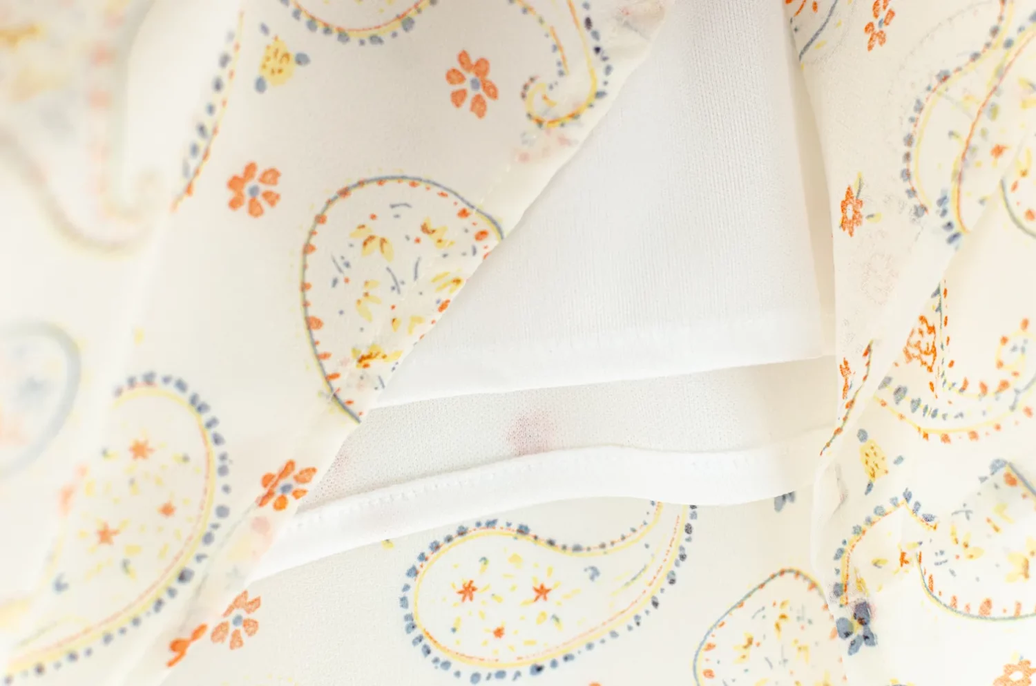 MT2758 Ruff Collar Cap Sleeve Paisley Blouse – Vanilla - Image 6