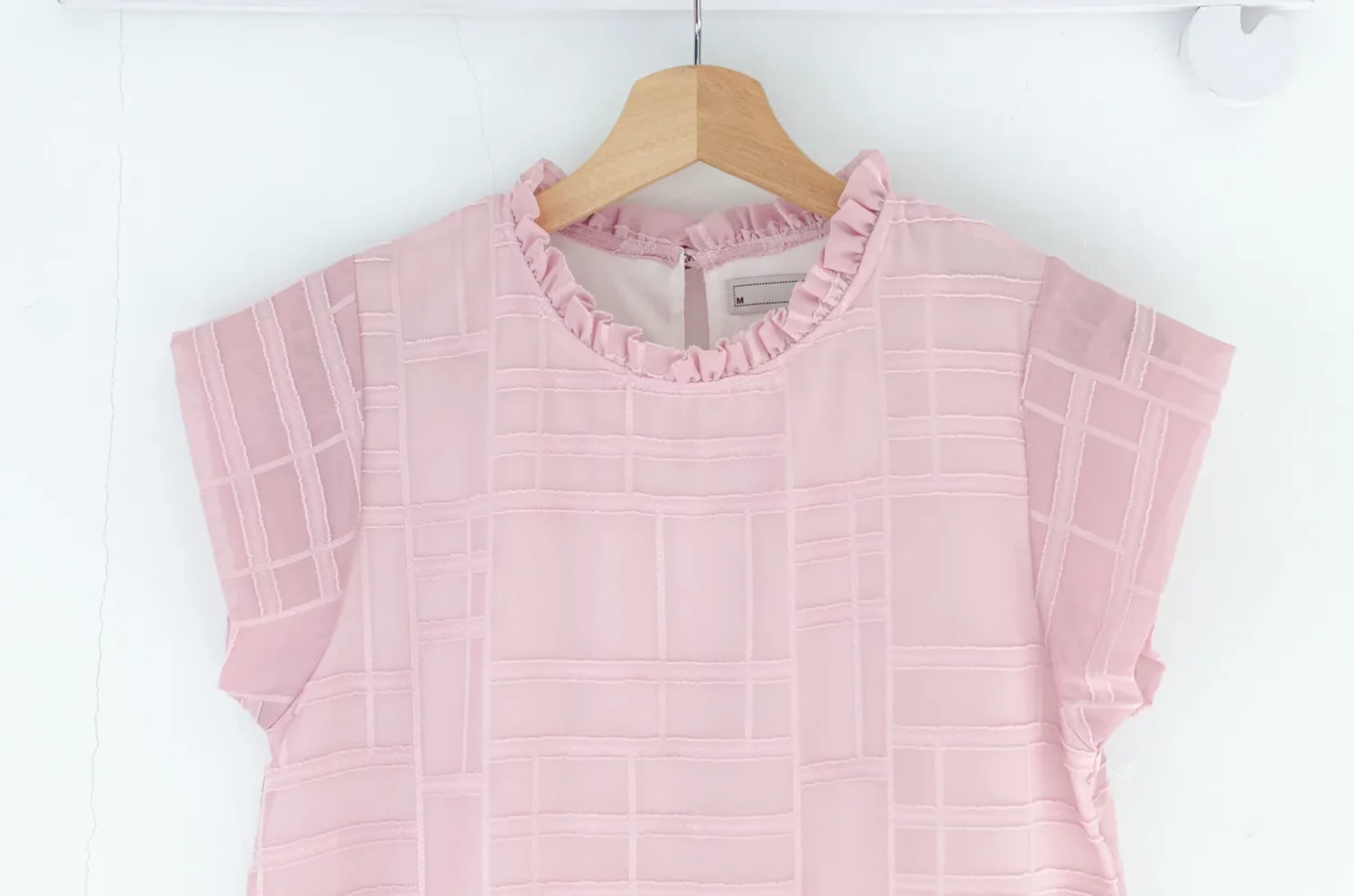 MT2758 Ruff Collar Cap Sleeve Textured Blouse – Pink - Image 3
