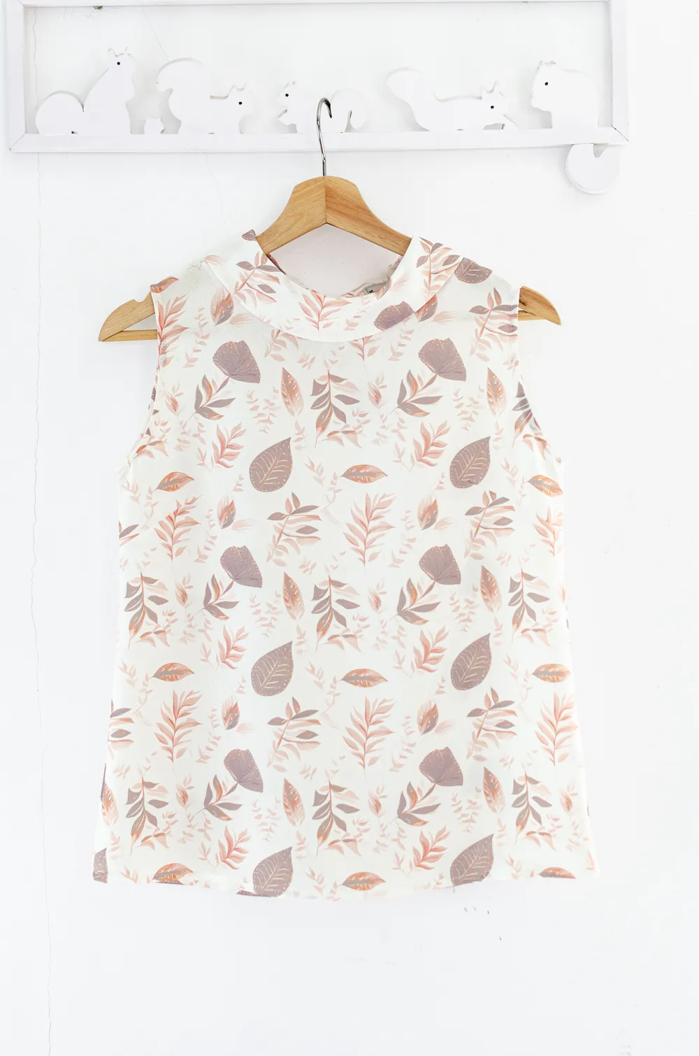 Alternative view of MT5500 Textured High Neck Sleeveless Blouse – Off-White