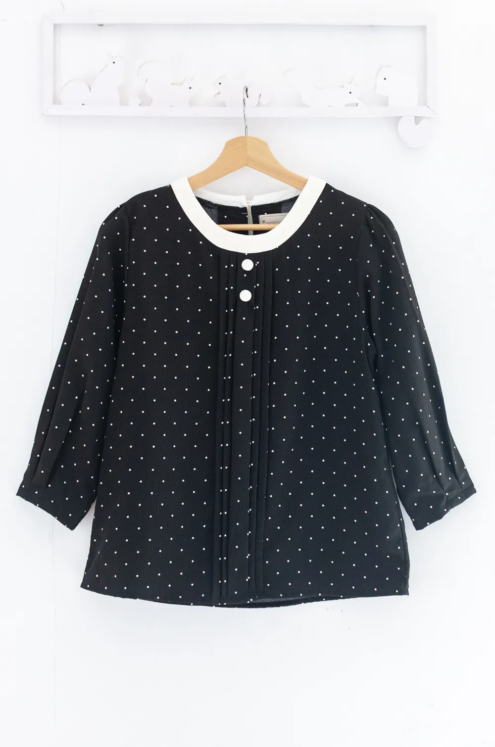 Alternative view of MT5842 Polka Dot Front Tuck Crinkled Blouse – Black