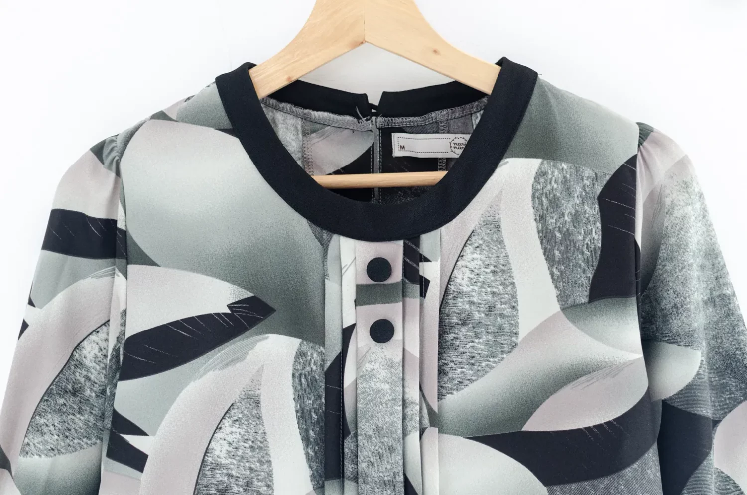 MT5842 Abstract Print Front Tuck Blouse – Dark Grey - Image 3