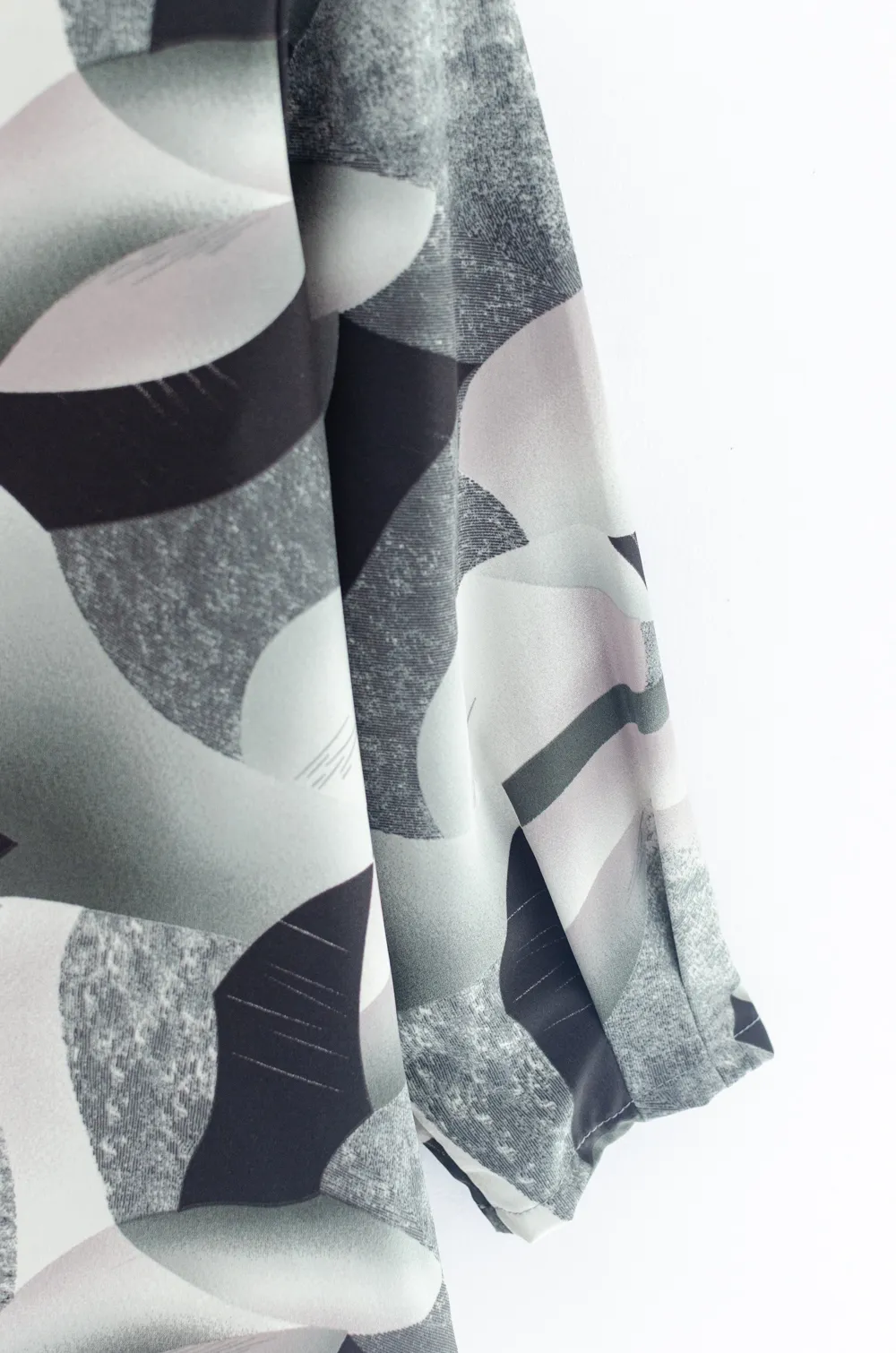 MT5842 Abstract Print Front Tuck Blouse – Dark Grey - Image 4