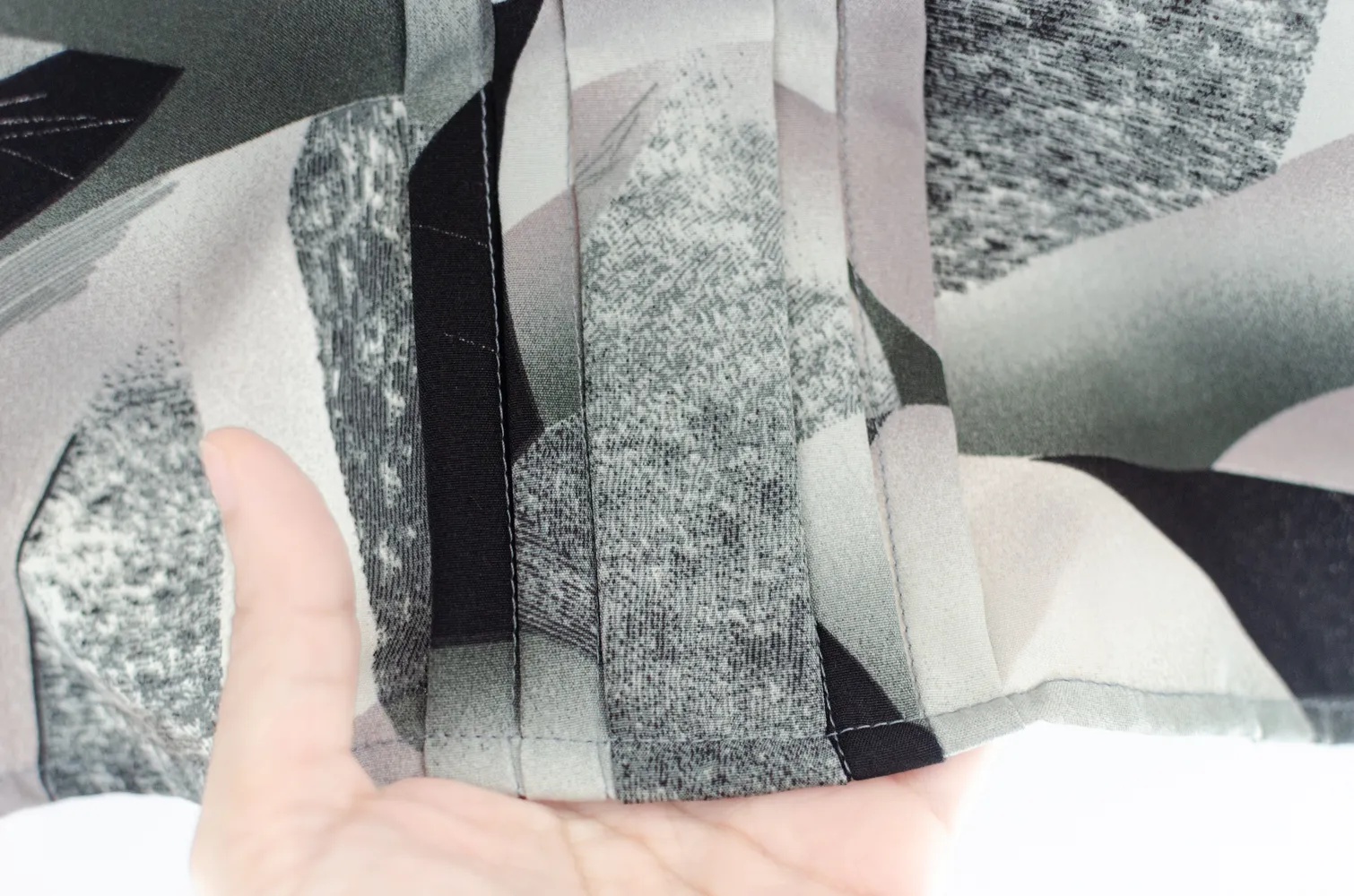 MT5842 Abstract Print Front Tuck Blouse – Dark Grey - Image 6