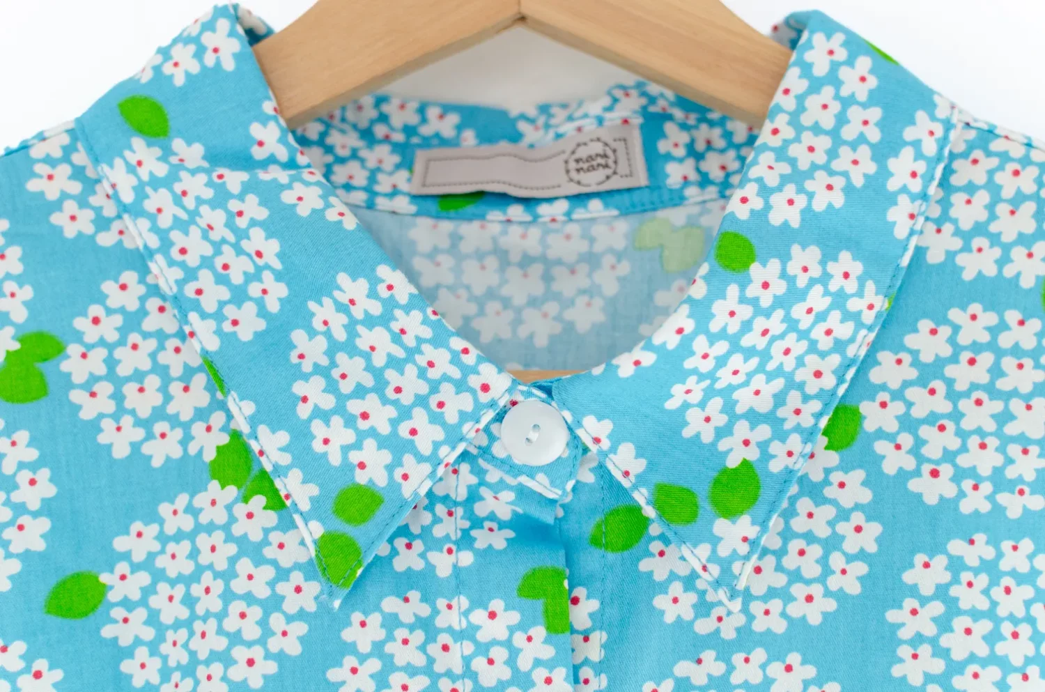 NT2232 Daisy Bouquet Easy Shirt – Turquoise Blue - Image 4