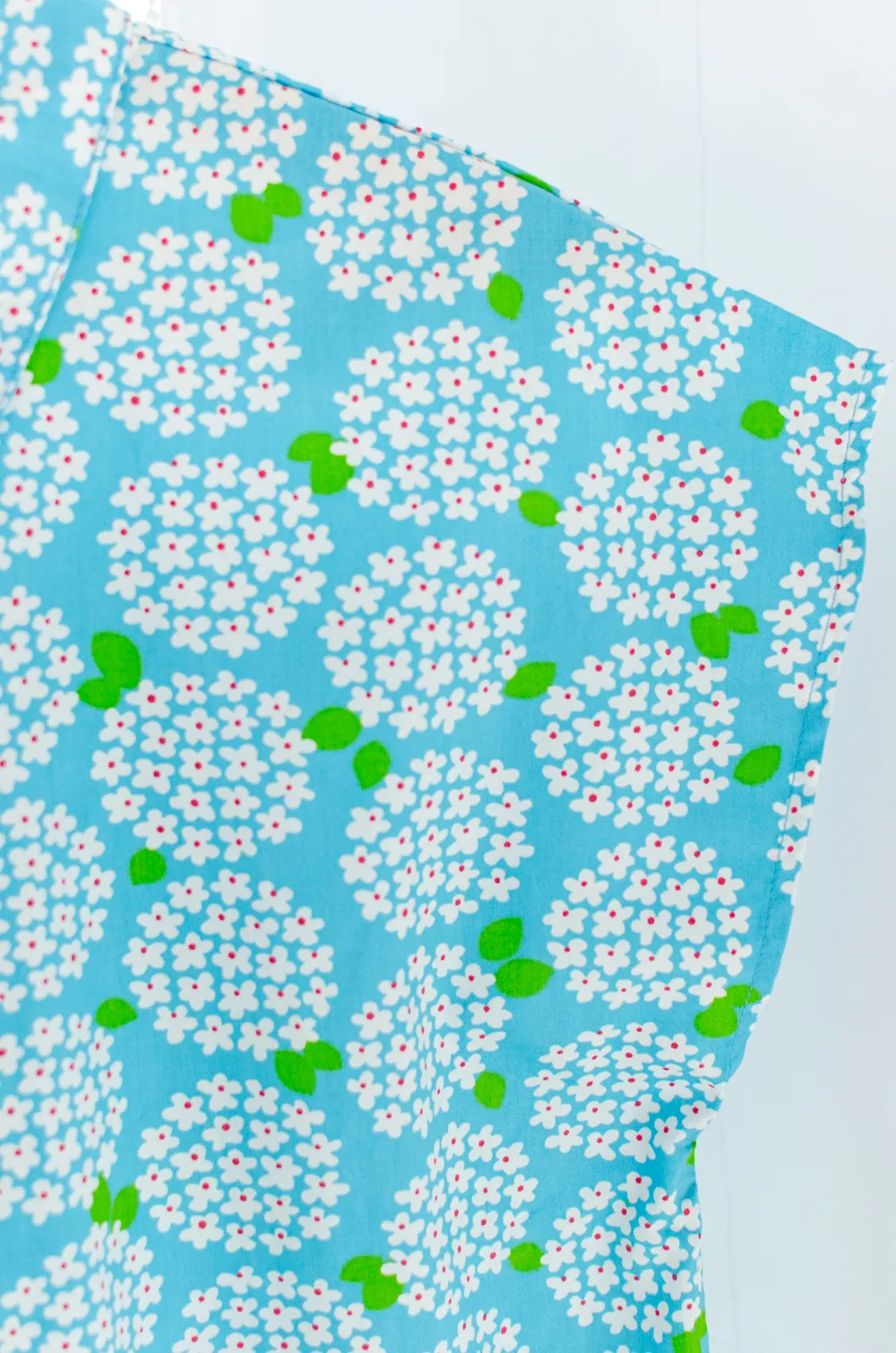 NT2232 Daisy Bouquet Easy Shirt – Turquoise Blue - Image 5